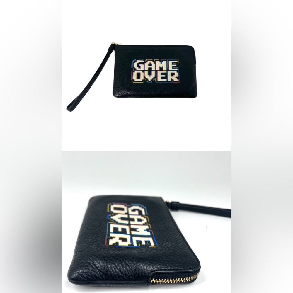 Coach gave over wallet purse
